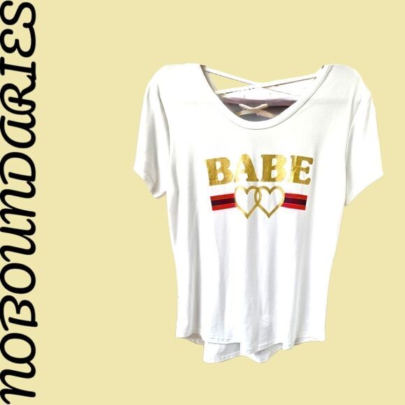 NO BOUNDRIES PLUS SIZE BABE & Hearts Graphic Tee. - Picture 1 of 9